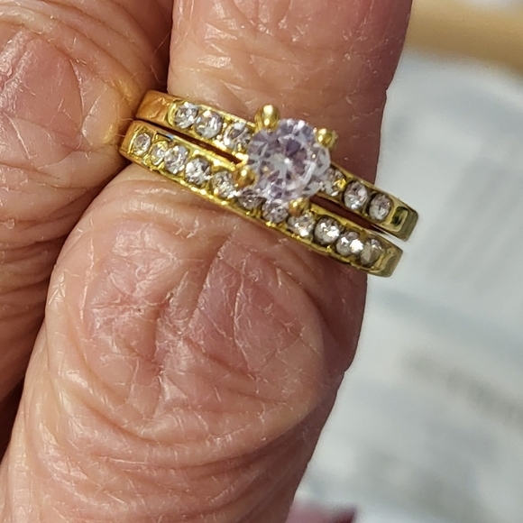 New Cubic Zirconia Ring Set Size 5 - Picture 4 of 6